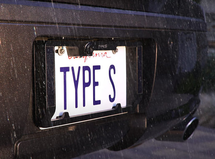 Wireless battery powered license plate light clearance